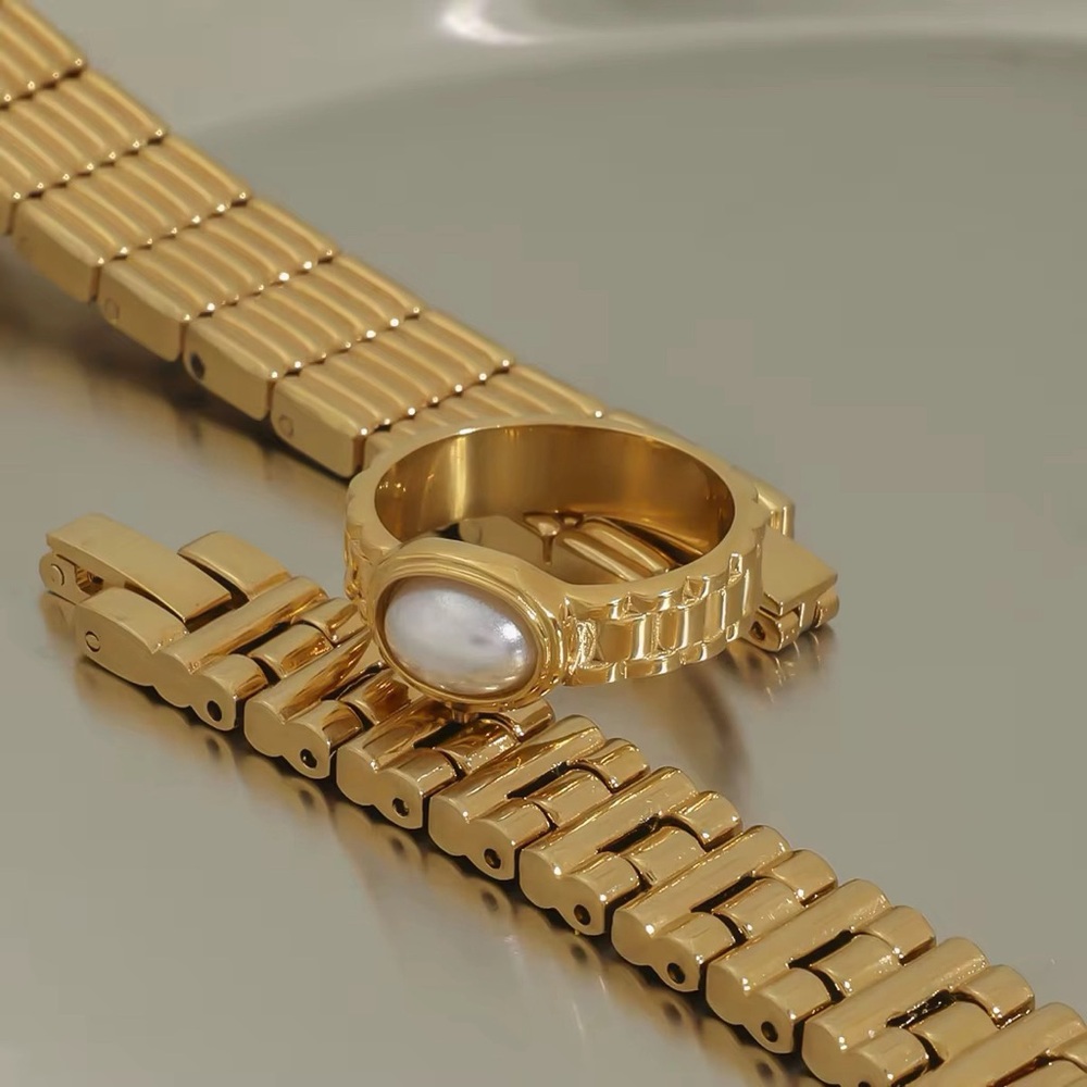 Size 7 | 18K Gold Plated Oval Pearl Watch Inspired ring - Picture 4 of 6